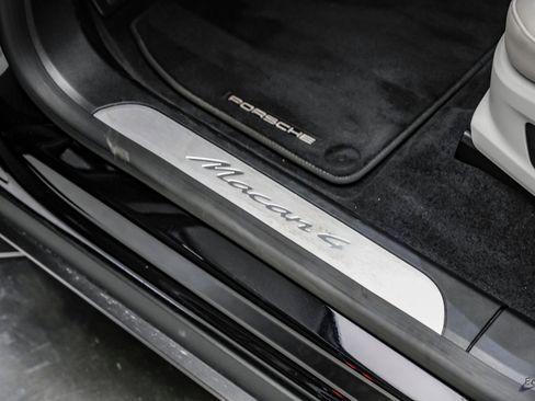 Used 2025 Porsche Macan 4 Electric AWD/4WD image 40