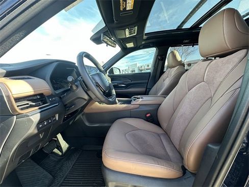 New 2024 Toyota Grand Highlander AWD Hybrid image 24