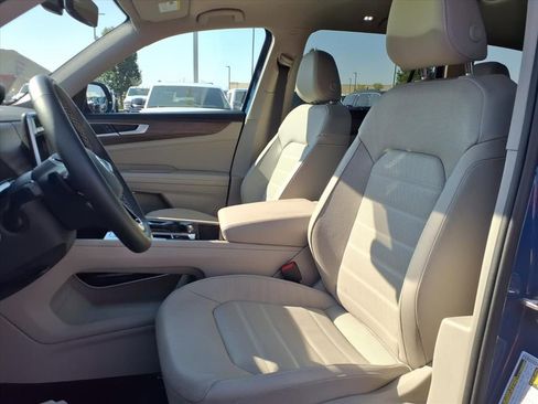 Used 2025 Volkswagen Atlas SEL image 11