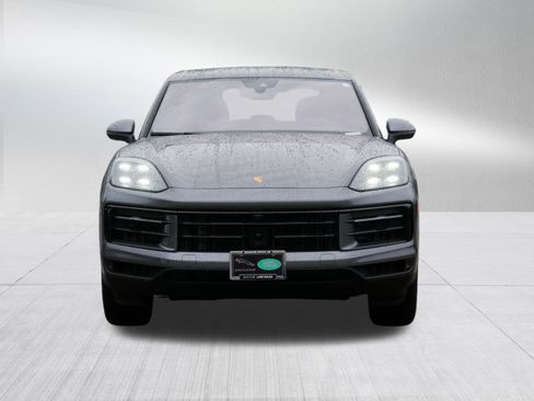 Used 2024 Porsche Cayenne image 8