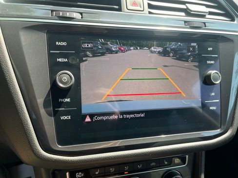 Used 2021 Volkswagen Tiguan SE image 12