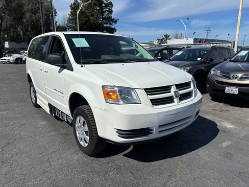 Used 2010 Dodge Grand Caravan SE w/ Climate Group image 3