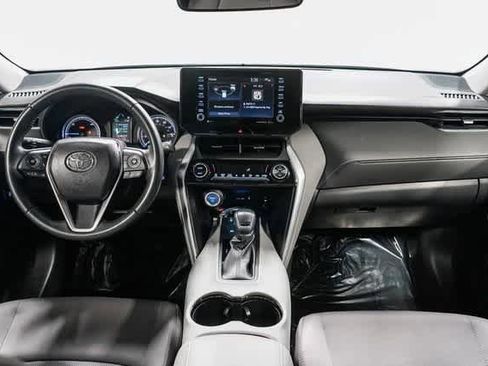 Certified 2022 Toyota Venza LE image 14