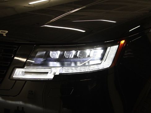 Used 2024 Land Rover Range Rover SE image 9