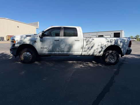 Used 2024 RAM 3500 Laramie AWD/4WD image 8