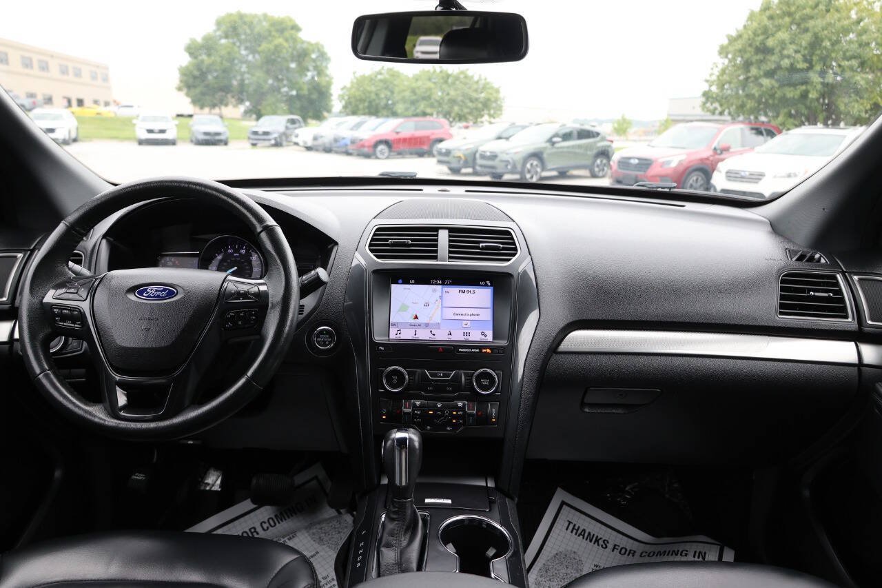 Used 2019 Ford Explorer XLT w/ Equipment Group 202A AWD/4WD image 14