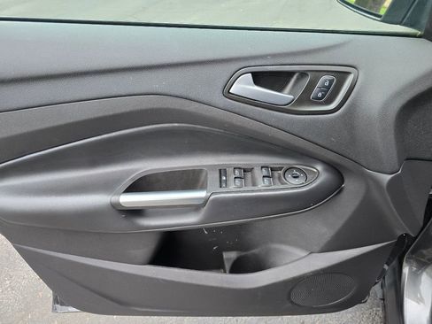 Used 2019 Ford Escape SE image 19