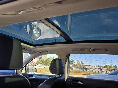 Certified 2022 Volkswagen Tiguan SE image 18