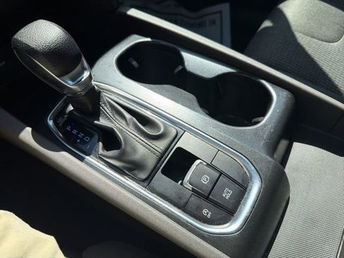 Used 2020 Hyundai Santa Fe SE image 29