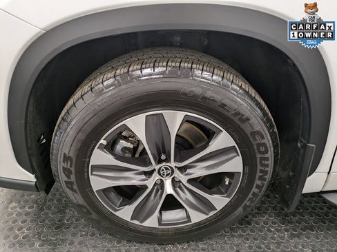 Used 2022 Toyota Highlander XLE AWD/4WD image 8
