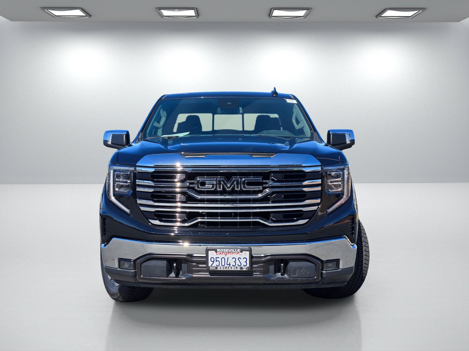 Used 2023 GMC Sierra 1500 SLT w/ SLT Premium Package AWD/4WD image 2