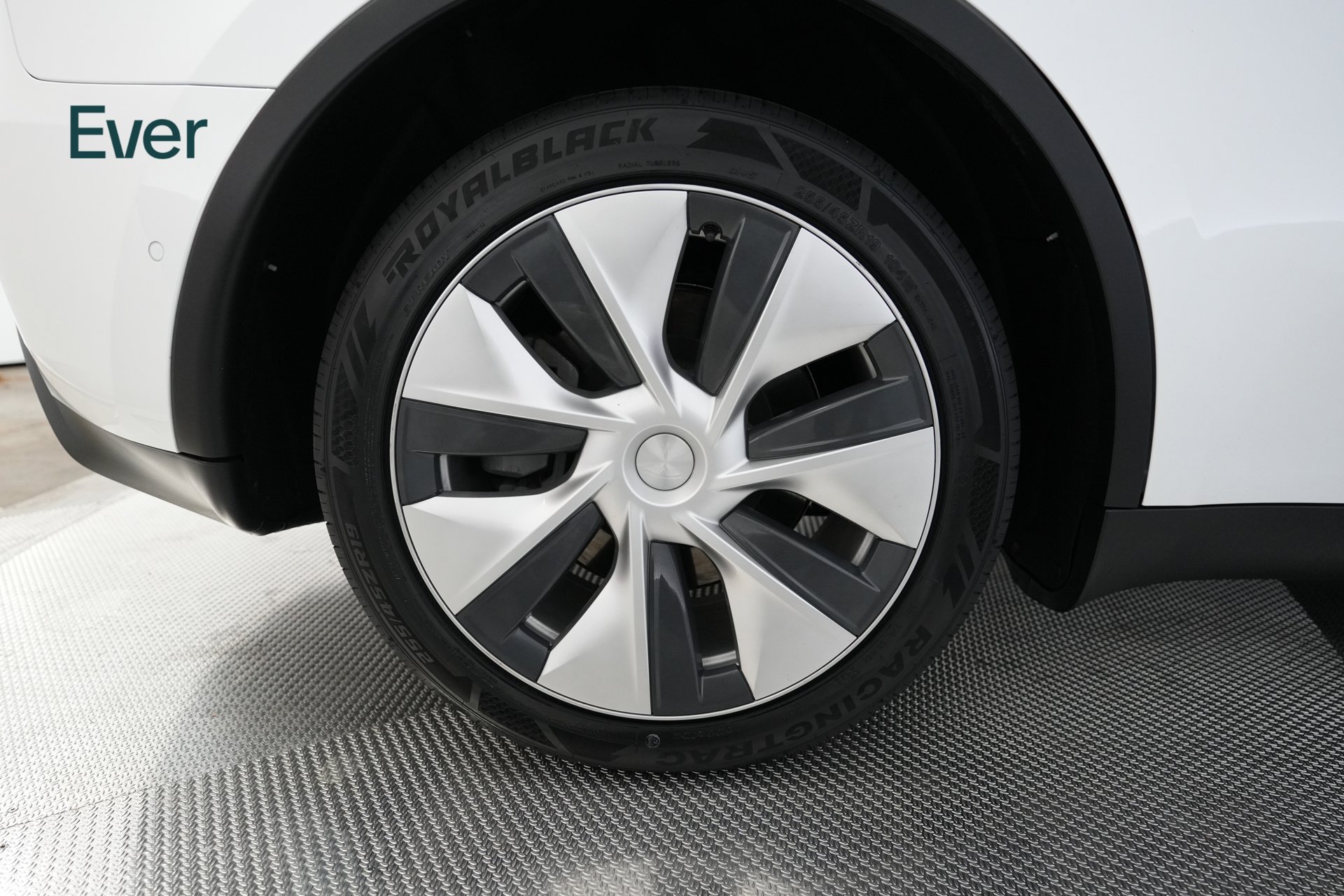 Used 2021 Tesla Model Y Long Range AWD/4WD image 21