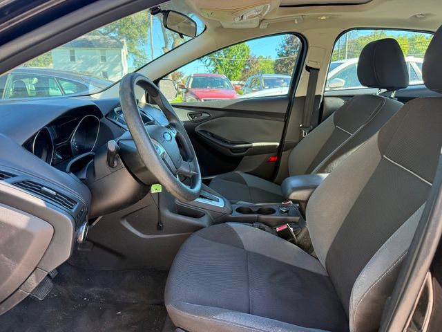 Used 2012 Ford Focus SE w/ SE Winter Pkg FWD image 7