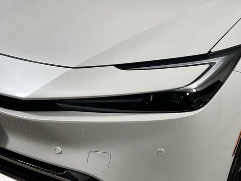New 2026 Toyota Prius Plug-In Hybrid FWD image 9