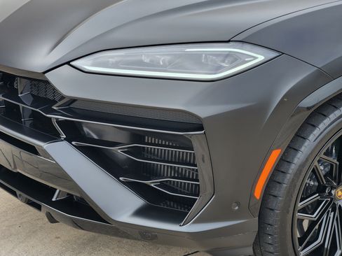 Used 2025 Lamborghini Urus SE image 7