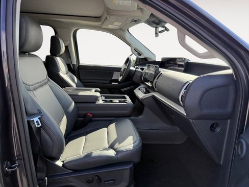 New 2026 Ford Expedition Active image 19