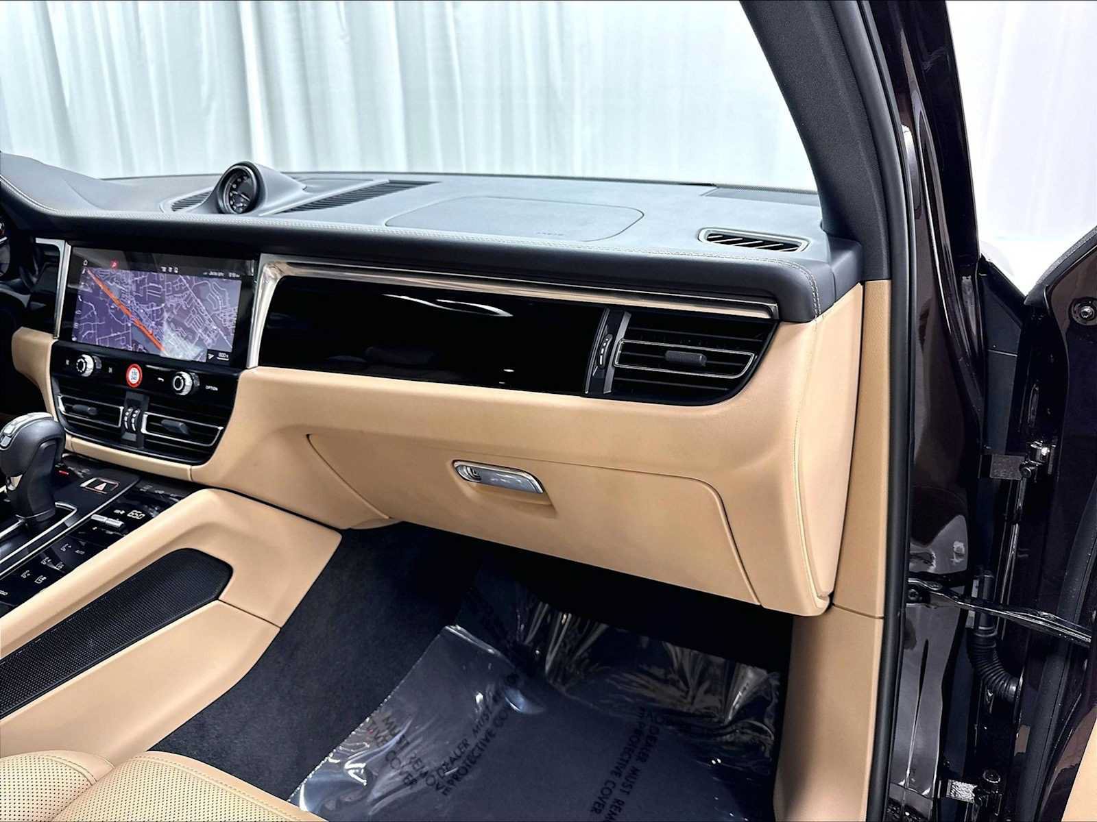 Used 2026 Porsche Macan AWD/4WD image 27