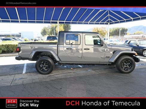 Used 2022 Jeep Gladiator Sport image 5