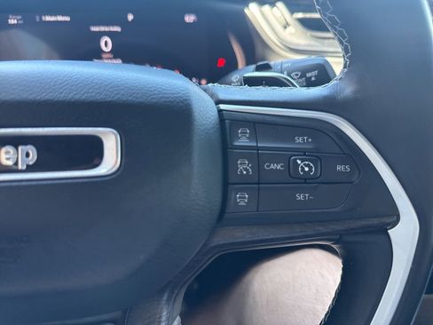 Used 2022 Jeep Grand Cherokee L Limited image 21