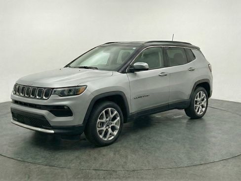 Used 2025 Jeep Compass Limited image 3