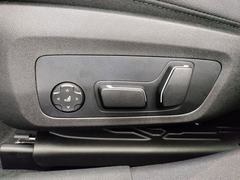 New 2026 BMW 330i Sedan w/ M Sport Package image 13