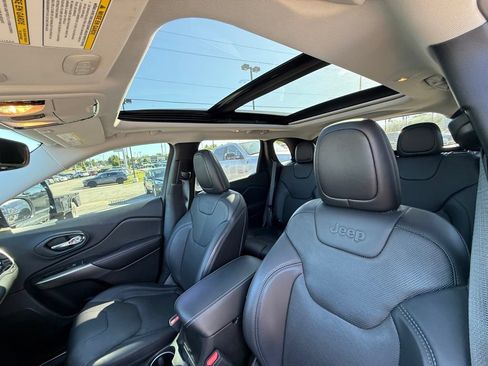 Used 2019 Jeep Cherokee Limited AWD/4WD image 13