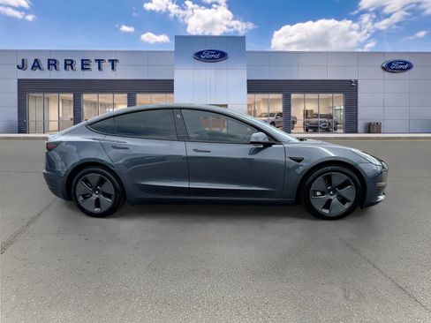 Used 2022 Tesla Model 3 Long Range AWD/4WD image 9