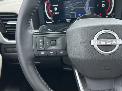 Used 2025 Nissan Rogue SL w/ Tech Package FWD image 14