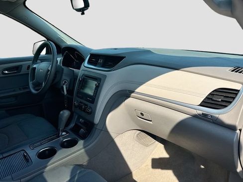 Used 2017 Chevrolet Traverse LS FWD image 33