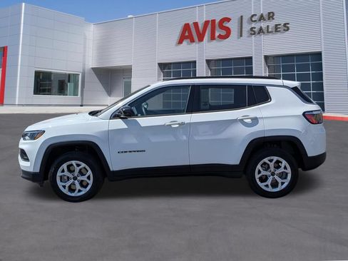 Used 2025 Jeep Compass Latitude w/ Sun & Sound Group AWD/4WD image 10