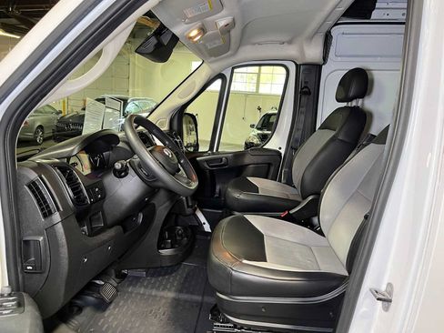 Used 2024 RAM ProMaster 2500 w/ Convenience Group FWD image 20
