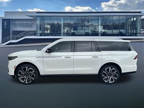 New 2026 Lincoln Navigator L Reserve AWD/4WD image 4