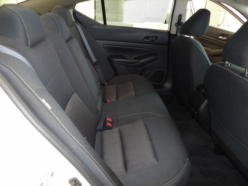 Used 2025 Nissan Altima 2.5 SV FWD image 17