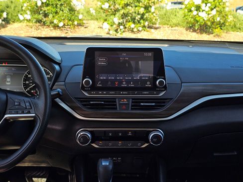 Used 2024 Nissan Altima 2.5 SV image 23