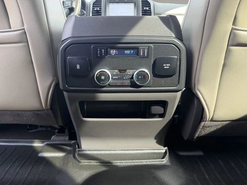 Used 2019 Ford Expedition Limited w/ Equipment Group 301A AWD/4WD image 36