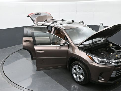 Used 2018 Toyota Highlander Limited Platinum image 48