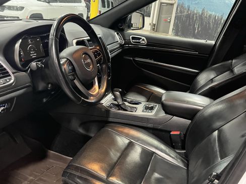 Used 2018 Jeep Grand Cherokee Limited w/ Luxury Group II AWD/4WD image 10