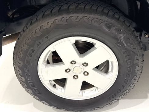 Used 2012 Jeep Wrangler Unlimited Sahara w/ Connectivity Group AWD/4WD image 10