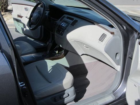 Used 2011 Hyundai Azera Limited FWD image 22