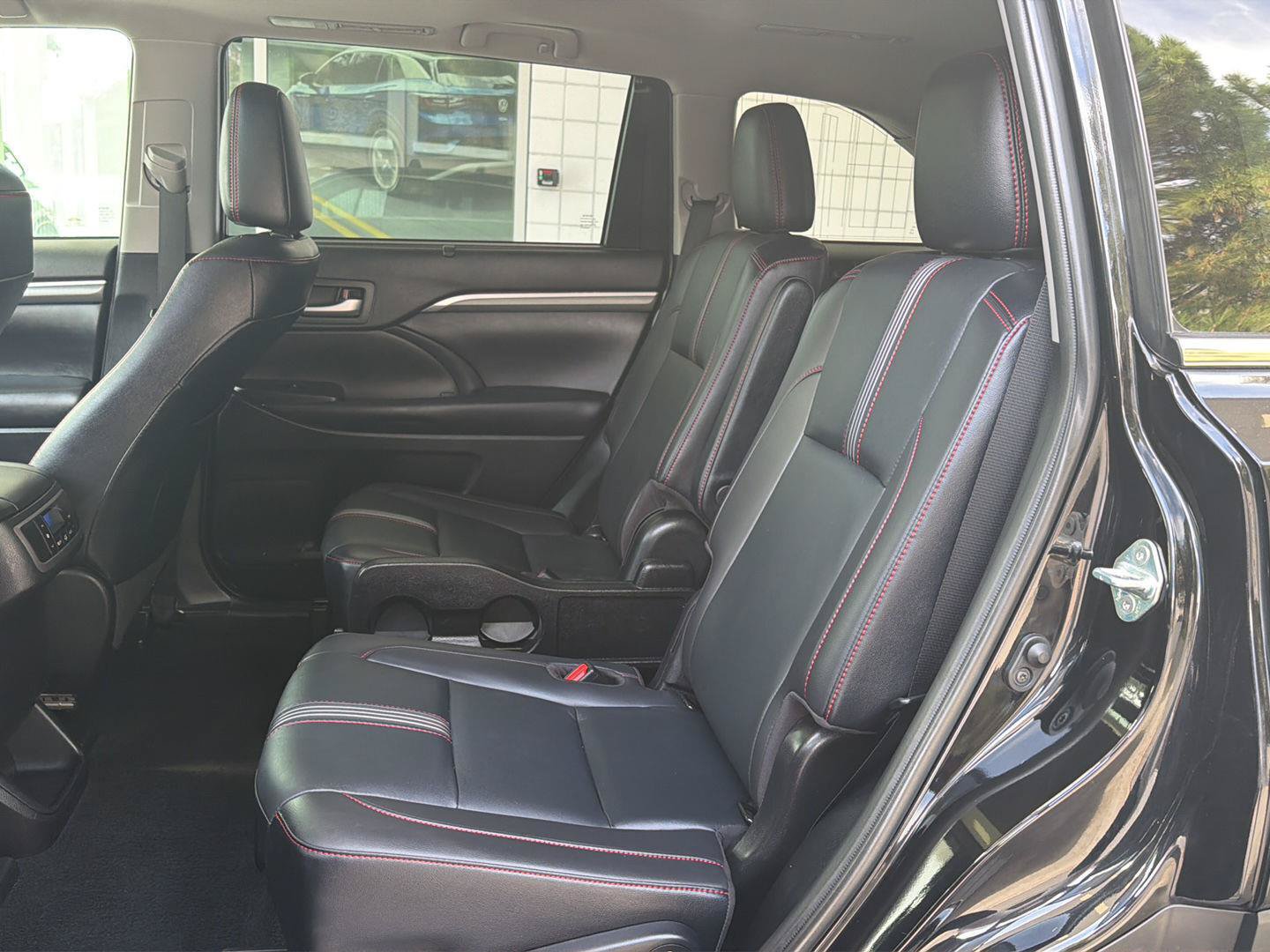 Used 2019 Toyota Highlander SE AWD/4WD image 18
