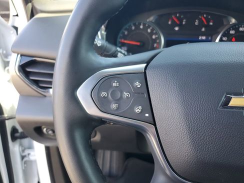 Used 2023 Chevrolet Traverse LT image 25