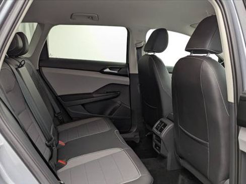 Used 2023 Volkswagen Taos SE FWD image 18