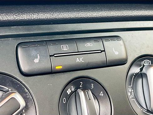 Used 2013 Volkswagen Beetle TDI image 18