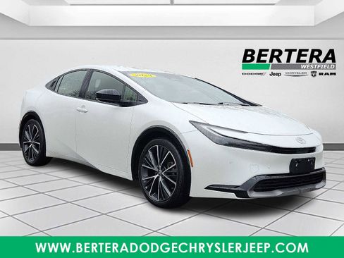 Used 2023 Toyota Prius XLE image 1