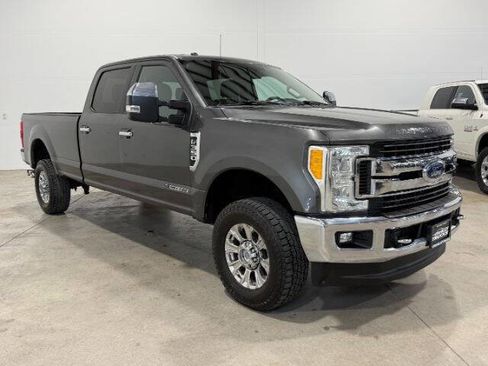 Used 2017 Ford F350 XLT w/ XLT Premium Package image 5