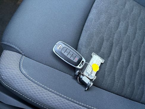 Used 2025 Nissan Pathfinder SV image 21