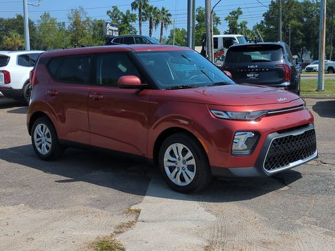 Used 2022 Kia Soul LX FWD image 3