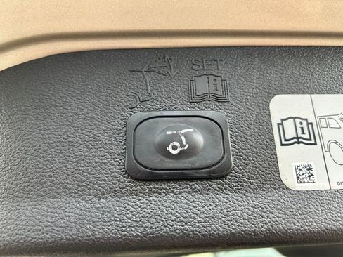 Used 2017 Ford Escape Titanium image 27