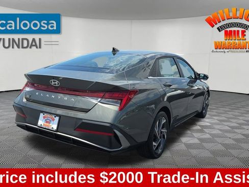 Used 2025 Hyundai Elantra SEL FWD image 8