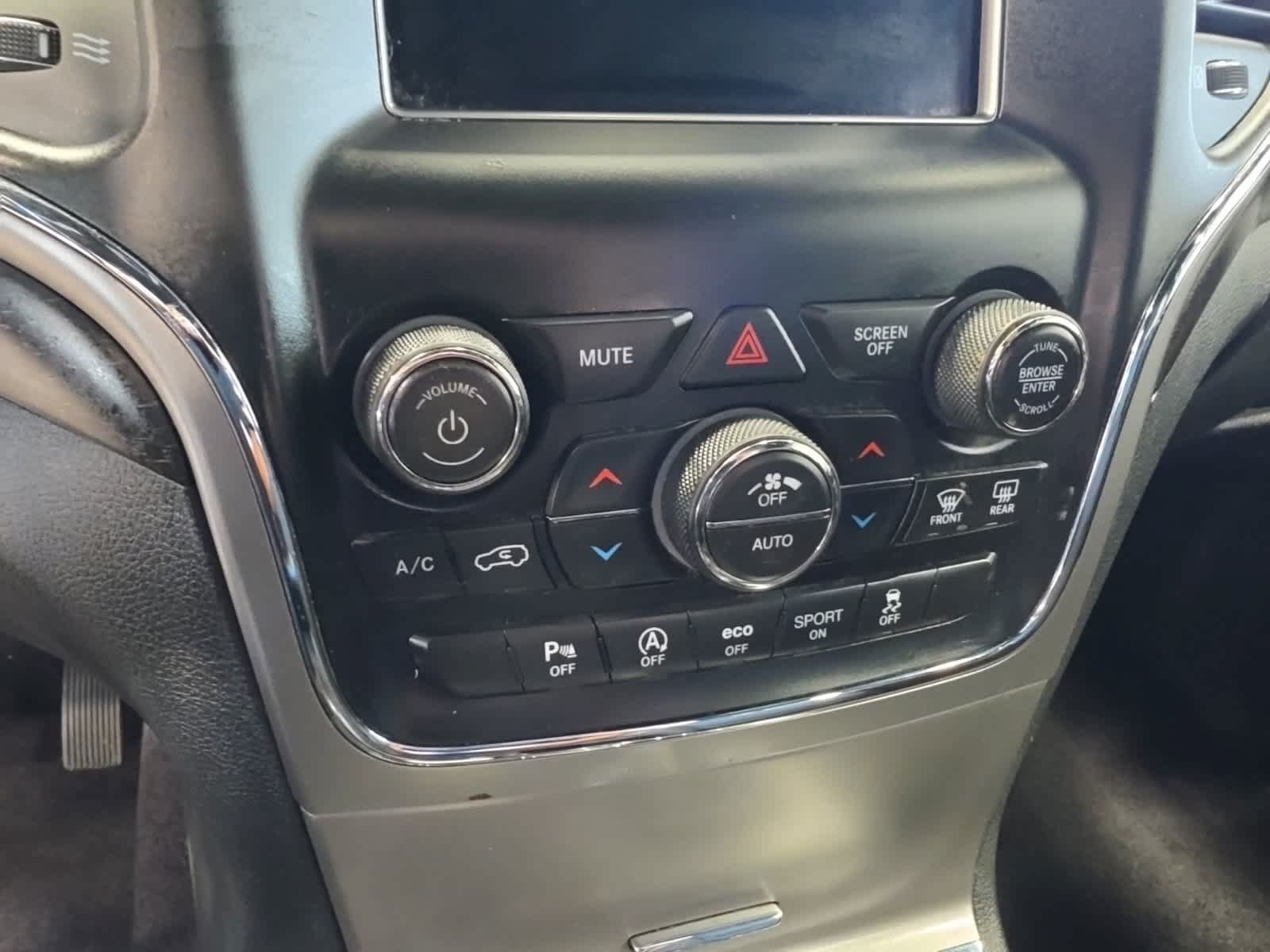 Used 2018 Jeep Grand Cherokee Laredo AWD/4WD image 24